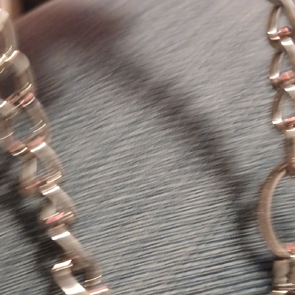 Elegant Silver Jewelry Set with Crystal Accents - Picture 4 of 4